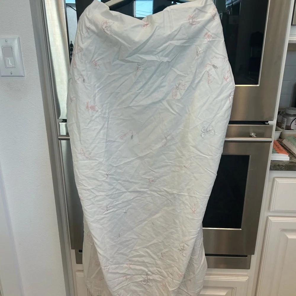 Monique Lhuillier X Pottery Barn Kids crib Sheet with butterflies, GUC